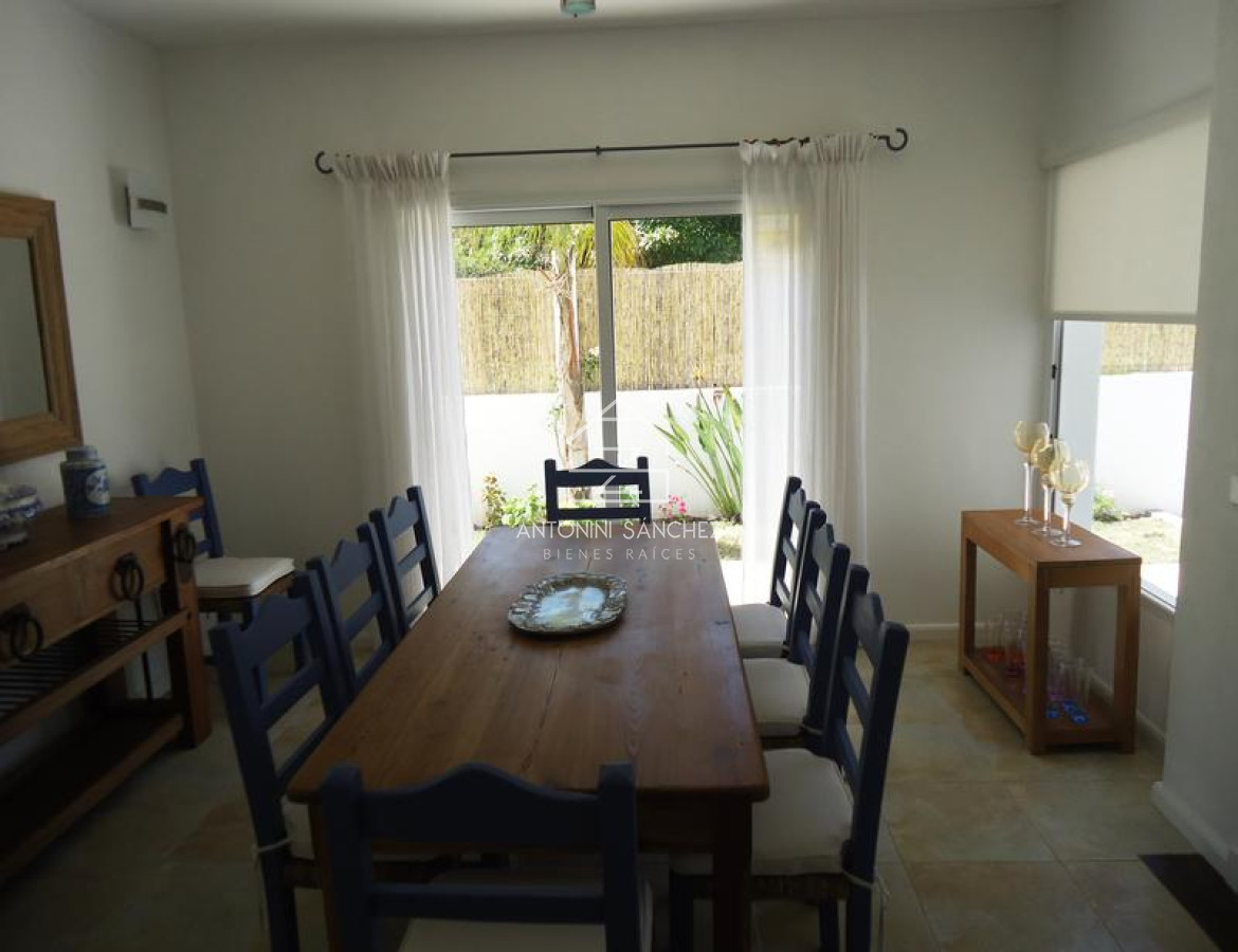 Casa ID.1170 - Casa en La Barra, 4 dormitorios *