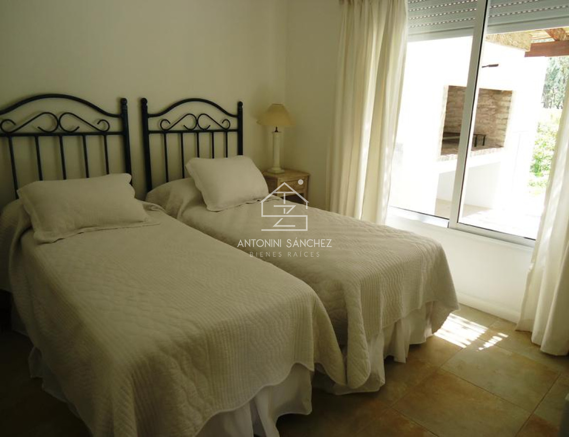 Casa ID.1170 - Casa en La Barra, 4 dormitorios *