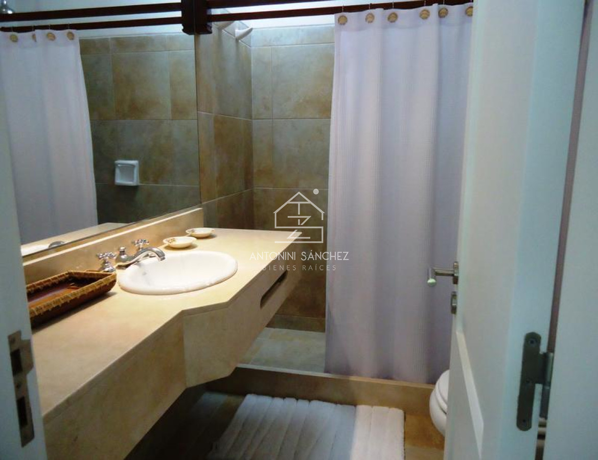 Casa ID.1170 - Casa en La Barra, 4 dormitorios *