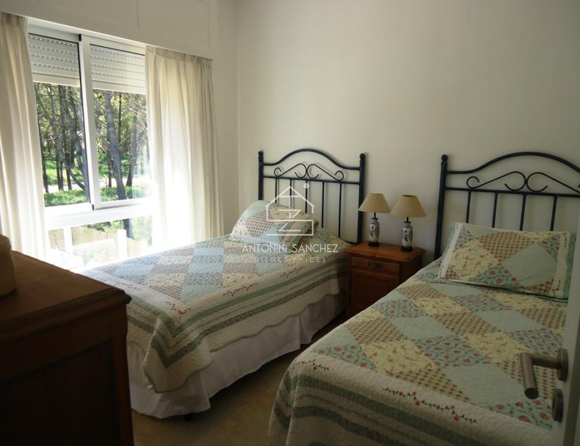 Casa ID.1170 - Casa en La Barra, 4 dormitorios *