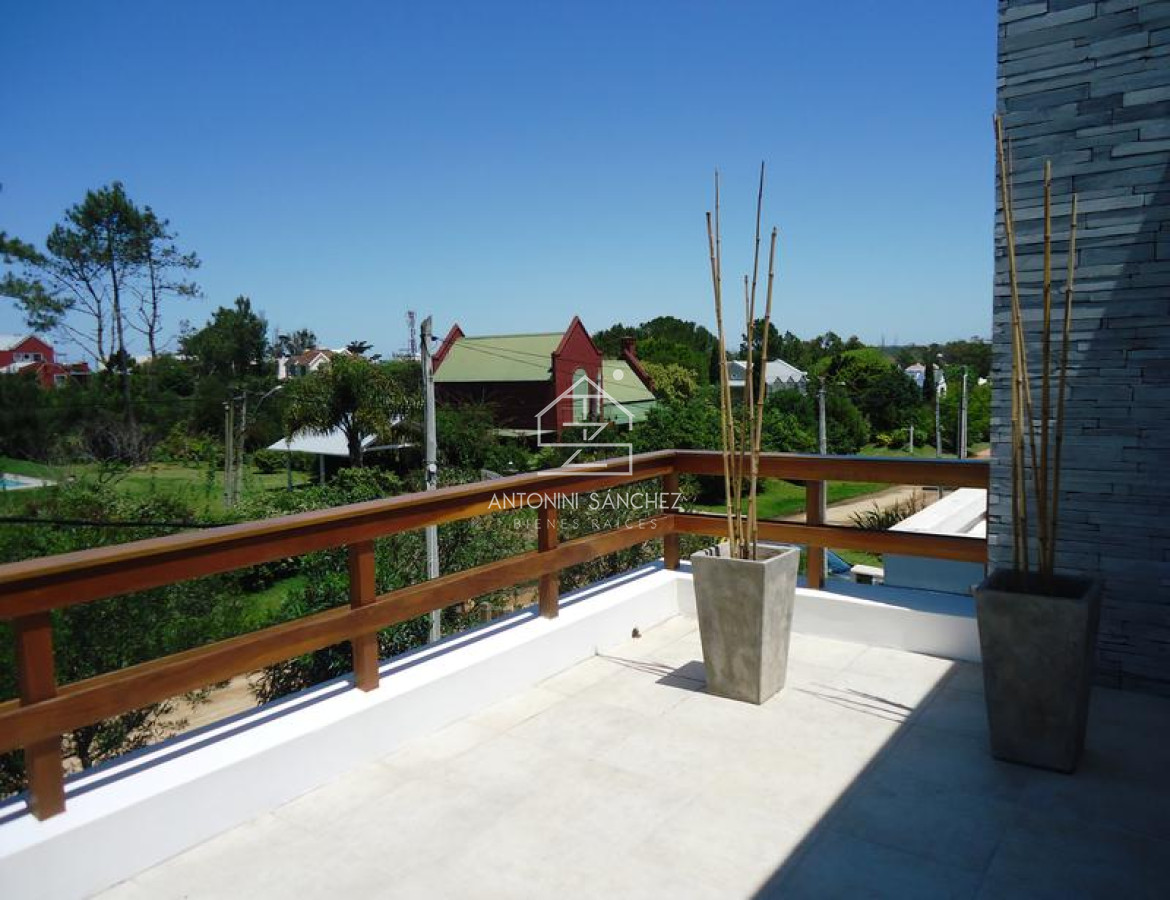 Casa ID.1170 - Casa en La Barra, 4 dormitorios *