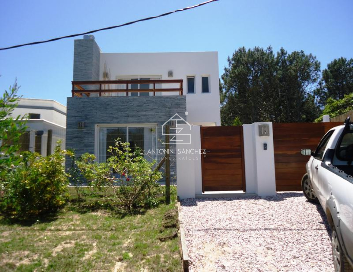 Casa ID.1170 - Casa en La Barra, 4 dormitorios *