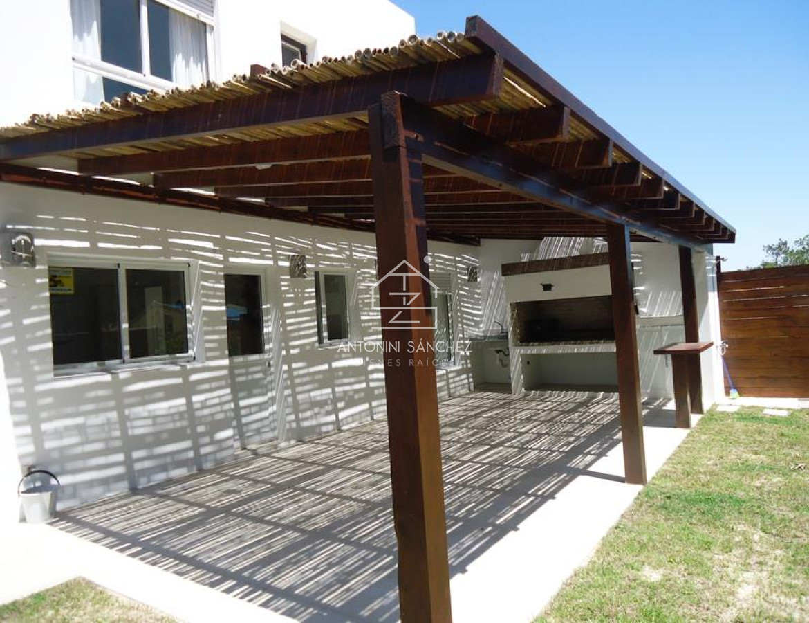 Casa ID.1170 - Casa en La Barra, 4 dormitorios *