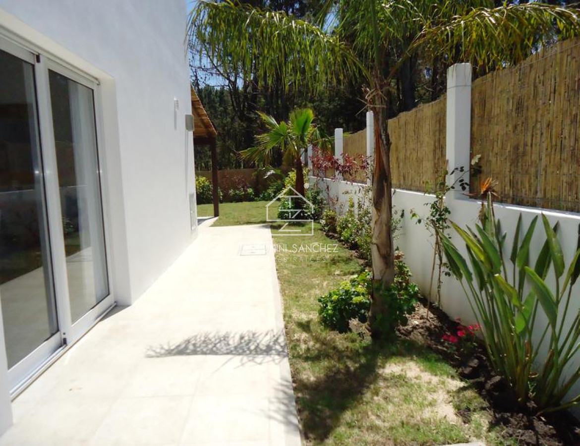Casa ID.1170 - Casa en La Barra, 4 dormitorios *