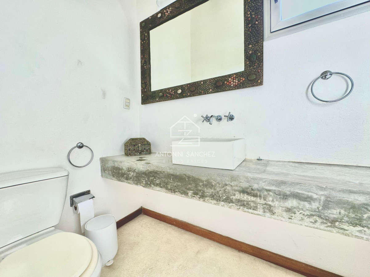 Casa ID.881 - Casa en Venta en Pueblo de José Ignacio Cuatro Dormitorios y Dependencia