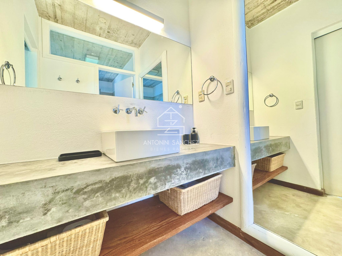 Casa ID.881 - Casa en Venta en Pueblo de José Ignacio Cuatro Dormitorios y Dependencia