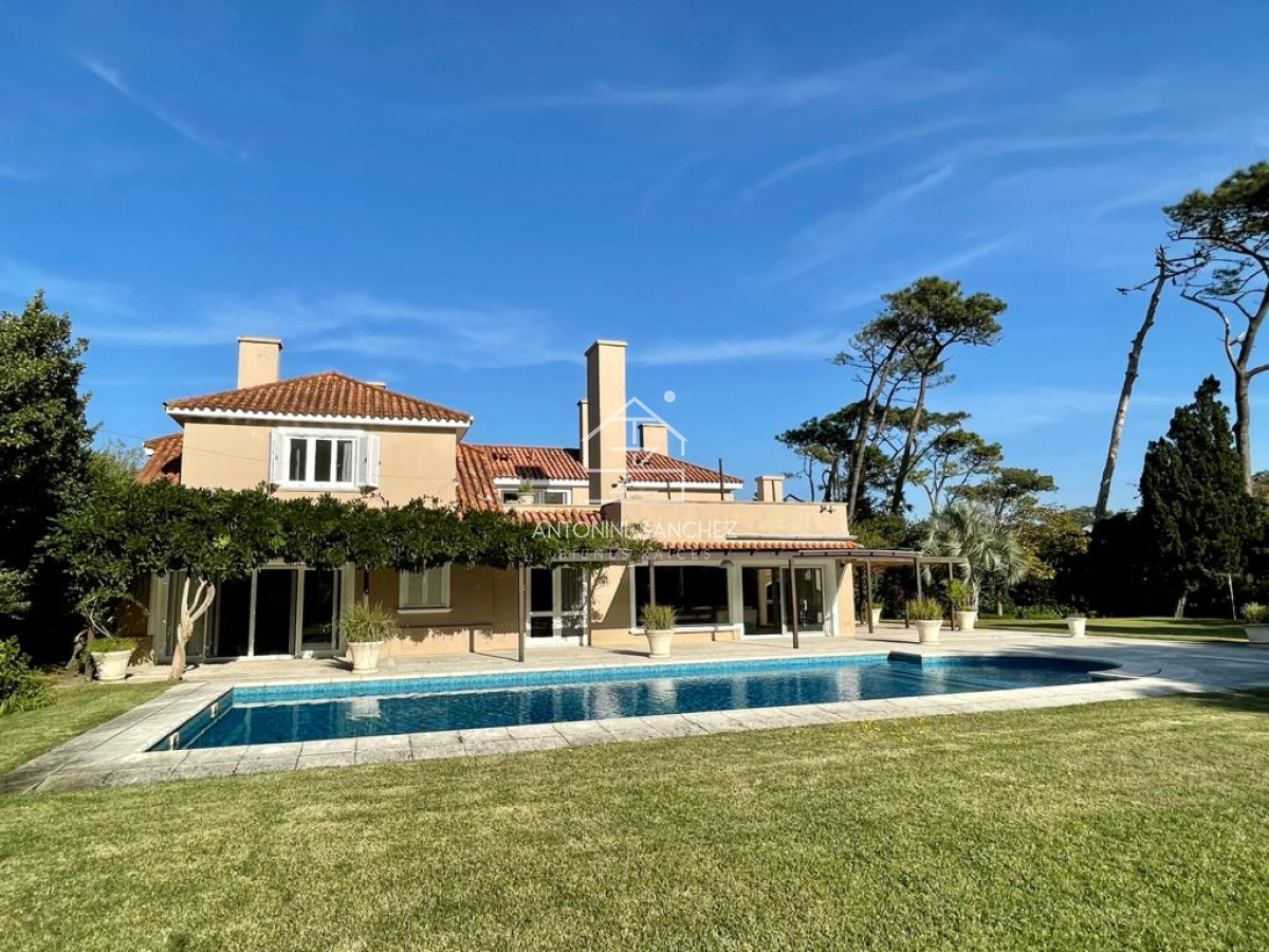 Casa ID.883 - Casa Mansion en Venta Playa Brava Punta del Este 