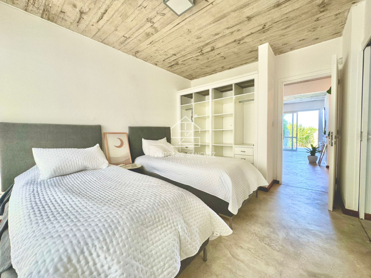 Casa ID.881 - Casa en Venta en Pueblo de José Ignacio Cuatro Dormitorios y Dependencia