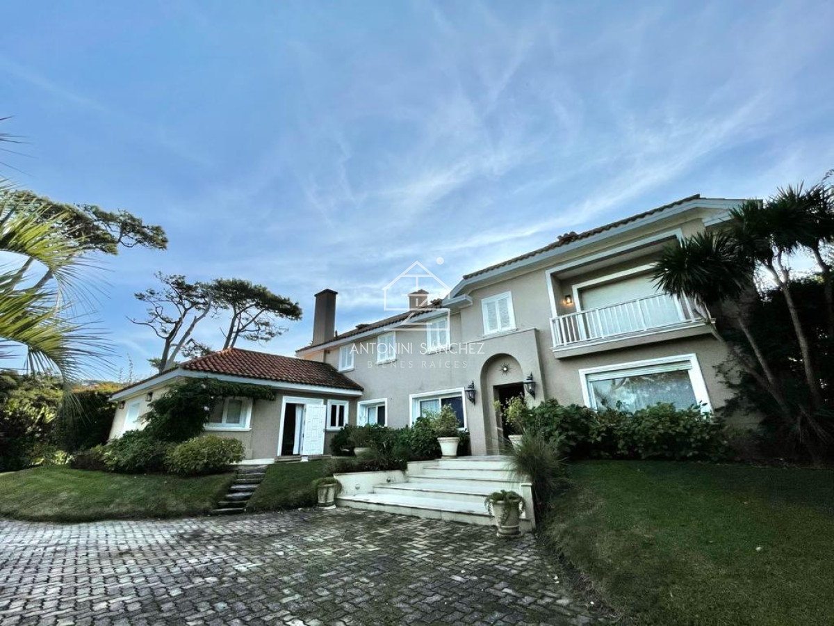 Casa ID.883 - Casa Mansion en Venta Playa Brava Punta del Este 