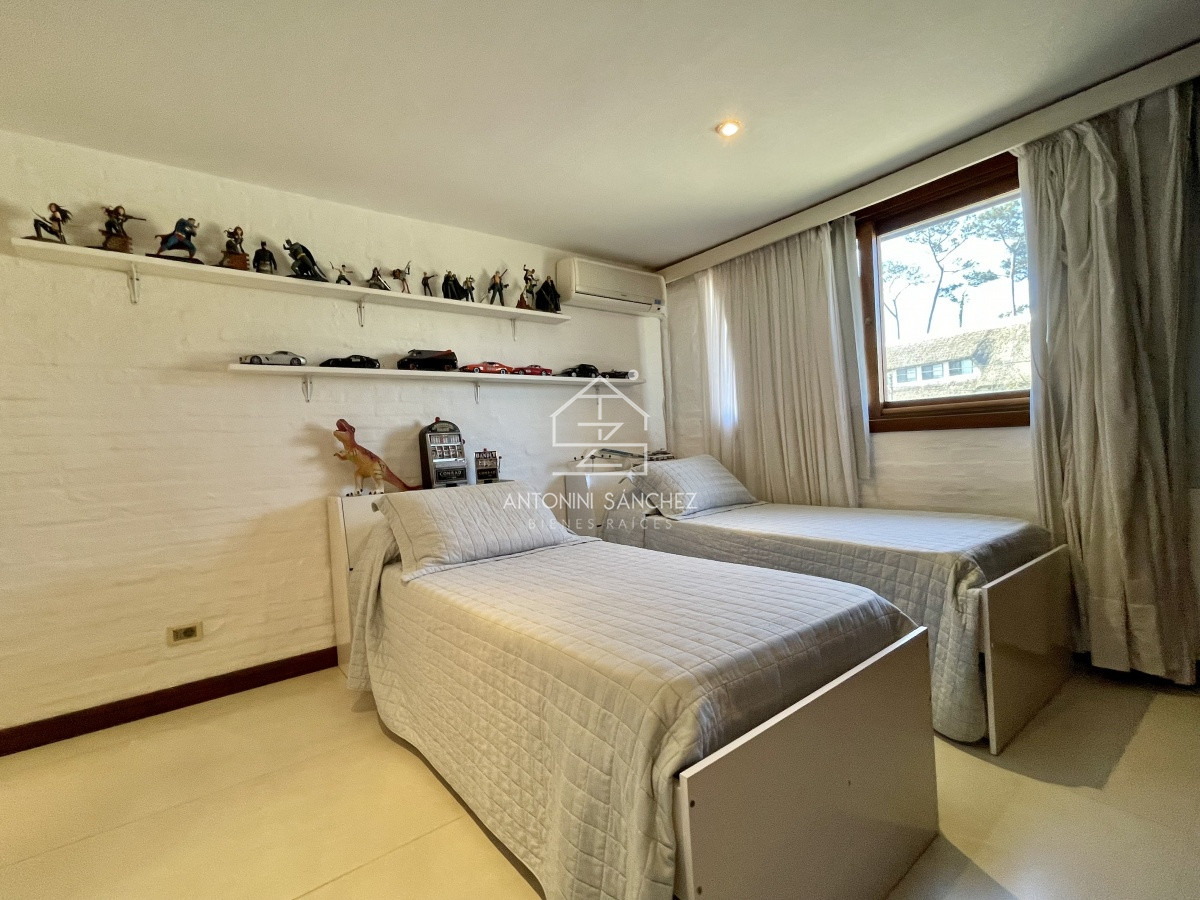 Casa ID.1161 - Espectacular casa en Playa Mansa con Pisicina