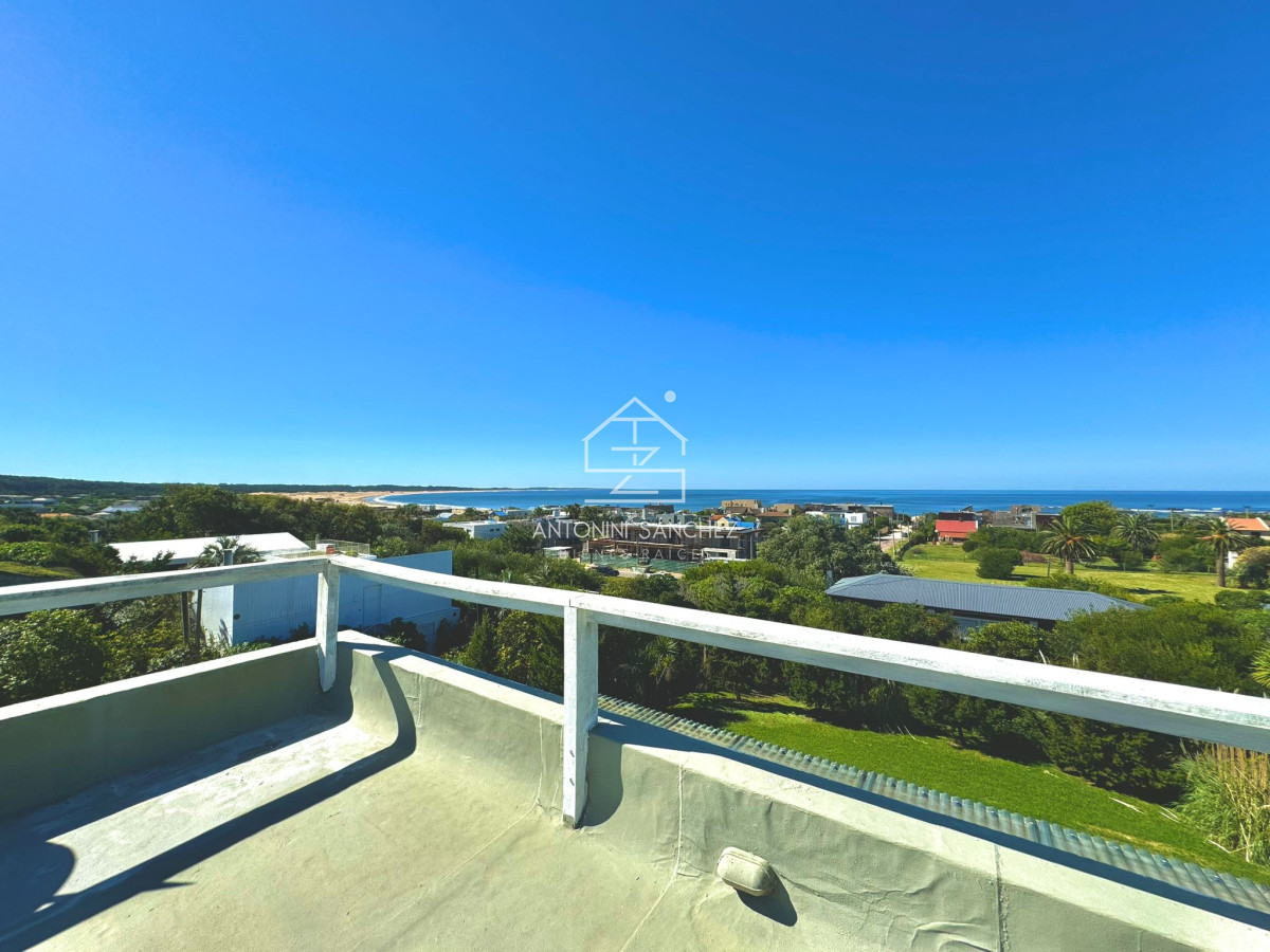 Casa ID.881 - Casa en Venta en Pueblo de José Ignacio Cuatro Dormitorios y Dependencia