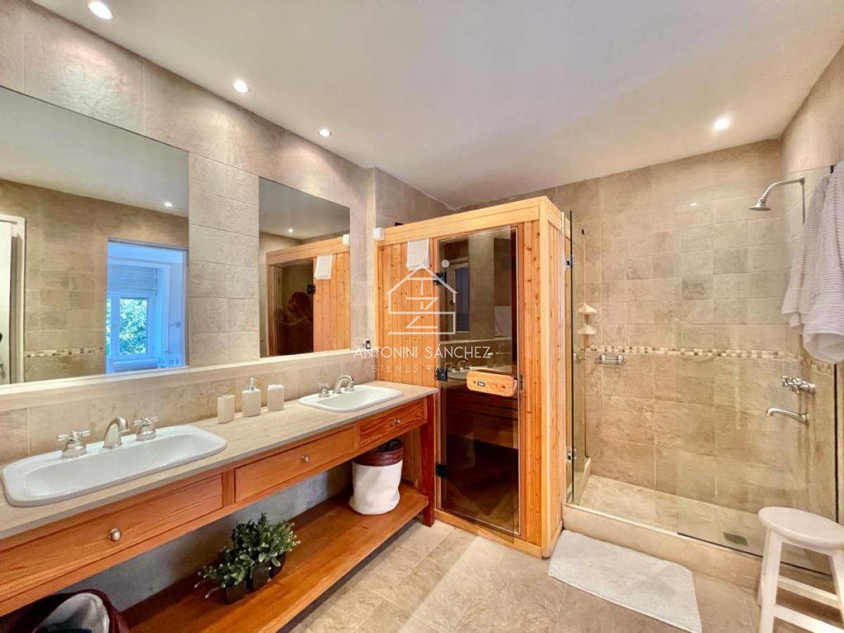 Casa ID.883 - Casa Mansion en Venta Playa Brava Punta del Este 