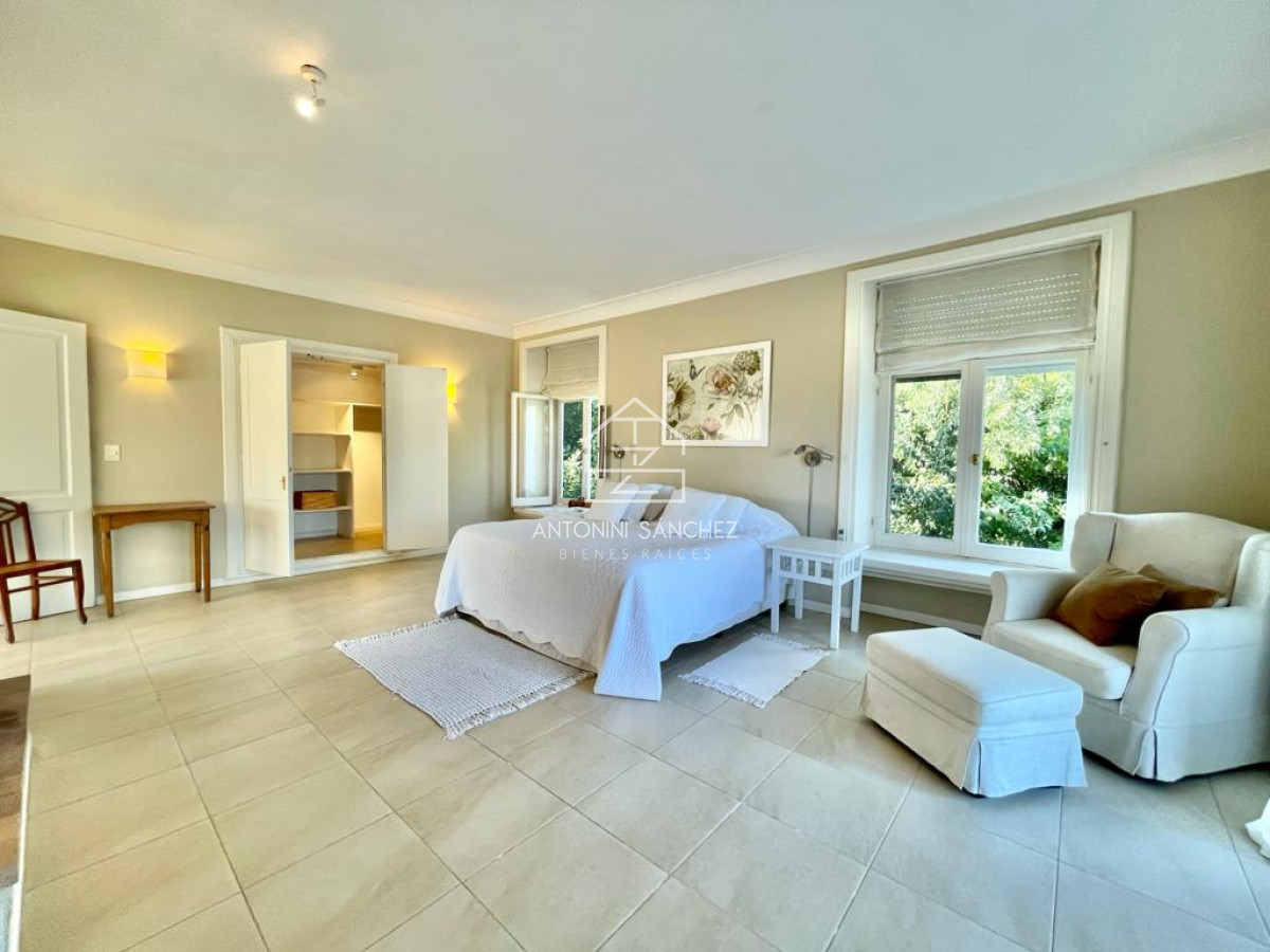 Casa ID.883 - Casa Mansion en Venta Playa Brava Punta del Este 