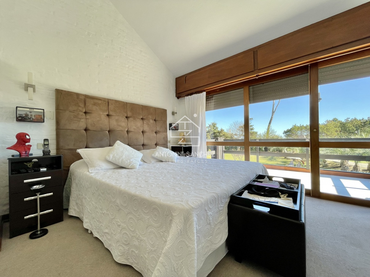 Casa ID.1161 - Espectacular casa en Playa Mansa con Pisicina