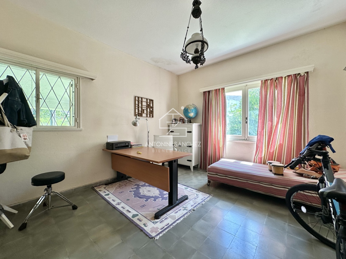 Casa ID.792 - Casa de 5 dormitorios en venta a una cuadra de Playa Mansa, Punta del Este.