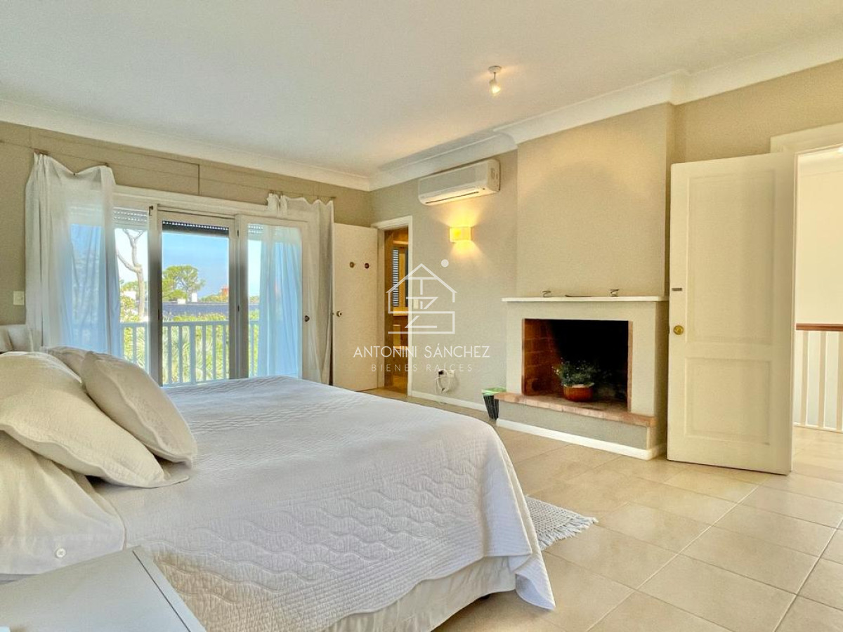 Casa ID.883 - Casa Mansion en Venta Playa Brava Punta del Este 