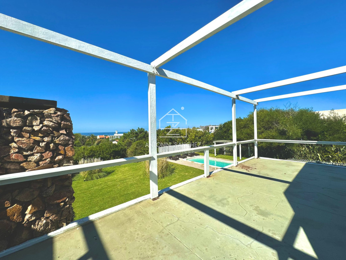 Casa ID.881 - Casa en Venta en Pueblo de José Ignacio Cuatro Dormitorios y Dependencia