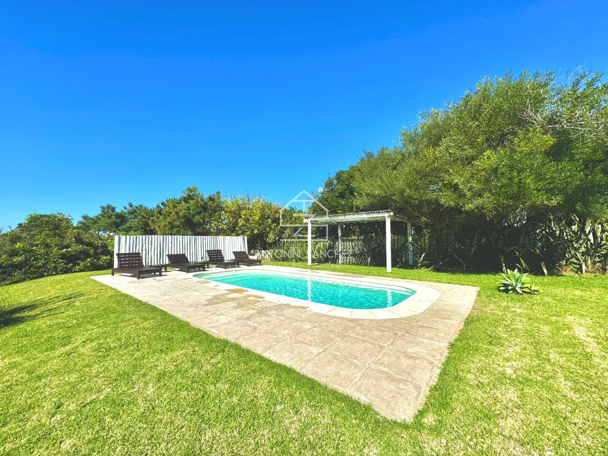 Casa ID.881 - Casa en Venta en Pueblo de José Ignacio Cuatro Dormitorios y Dependencia