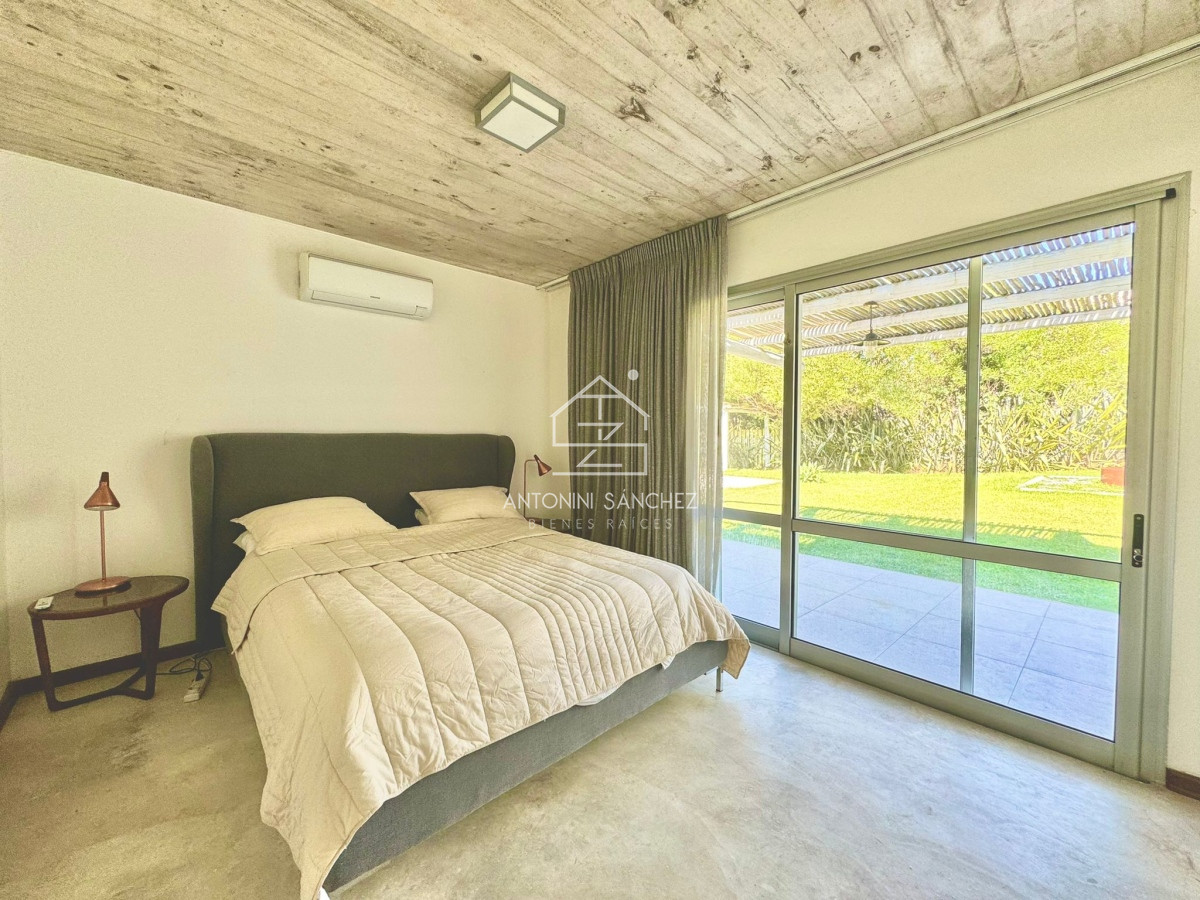 Casa ID.881 - Casa en Venta en Pueblo de José Ignacio Cuatro Dormitorios y Dependencia