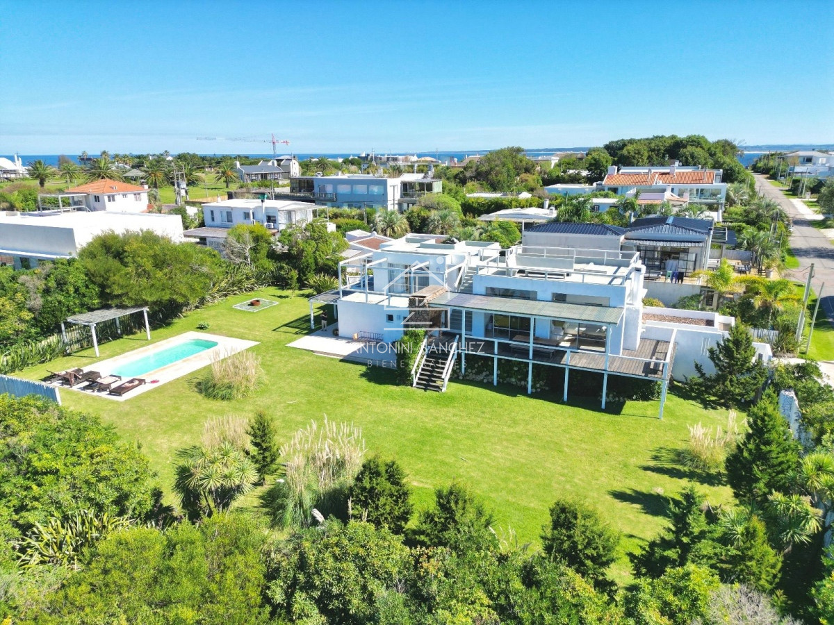 Casa ID.881 - Casa en Venta en Pueblo de José Ignacio Cuatro Dormitorios y Dependencia