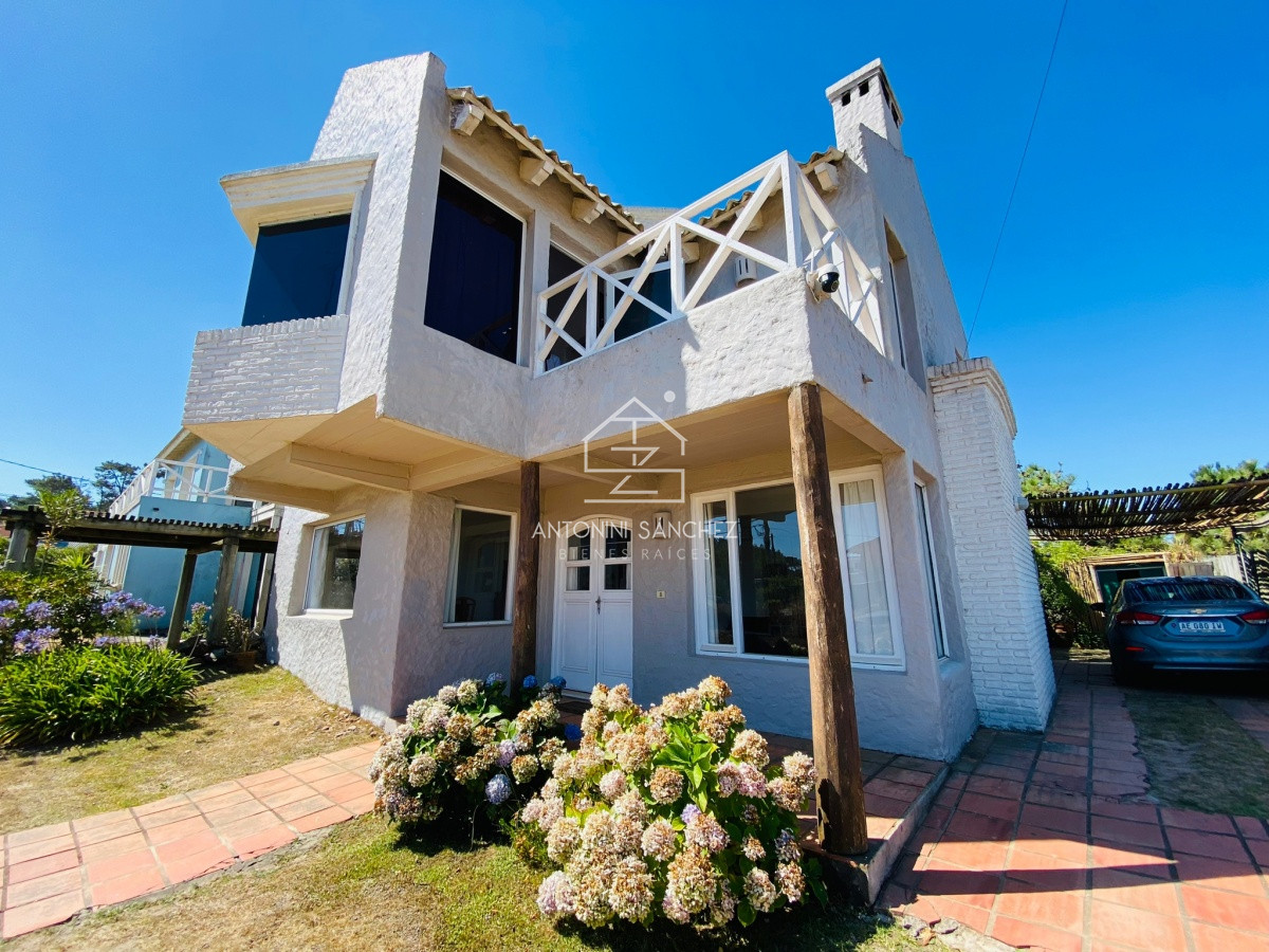 Casa ID.1173 - Casa a metros del mar 3 dormitorios 2 baños más dependencia con baño