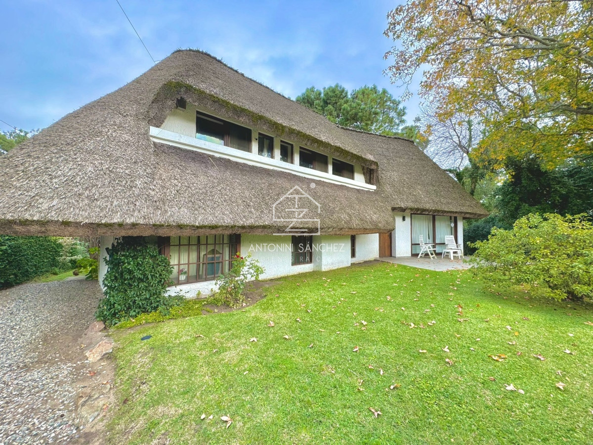 Casa ID.556 - Casa en Venta en San Rafael Cuatro Dormitorios