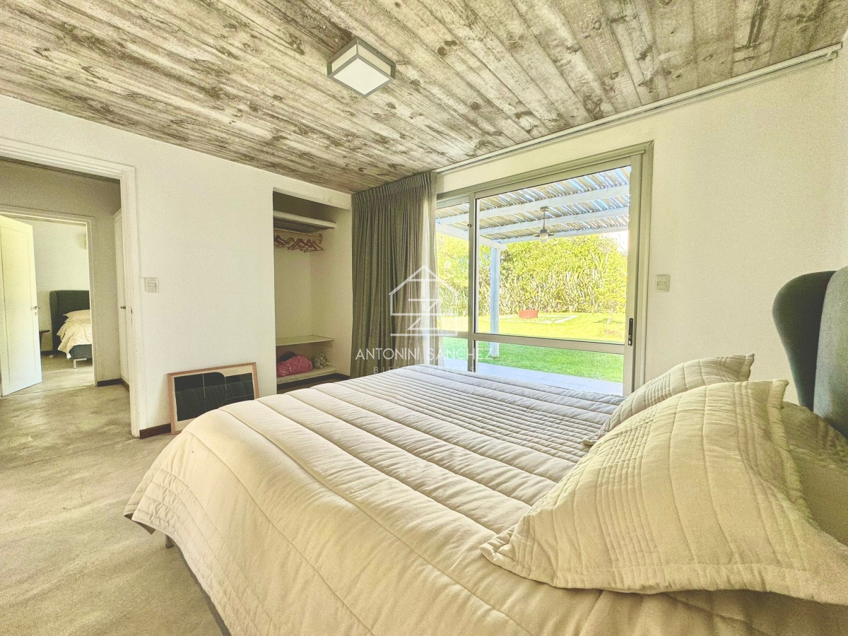 Casa ID.881 - Casa en Venta en Pueblo de José Ignacio Cuatro Dormitorios y Dependencia
