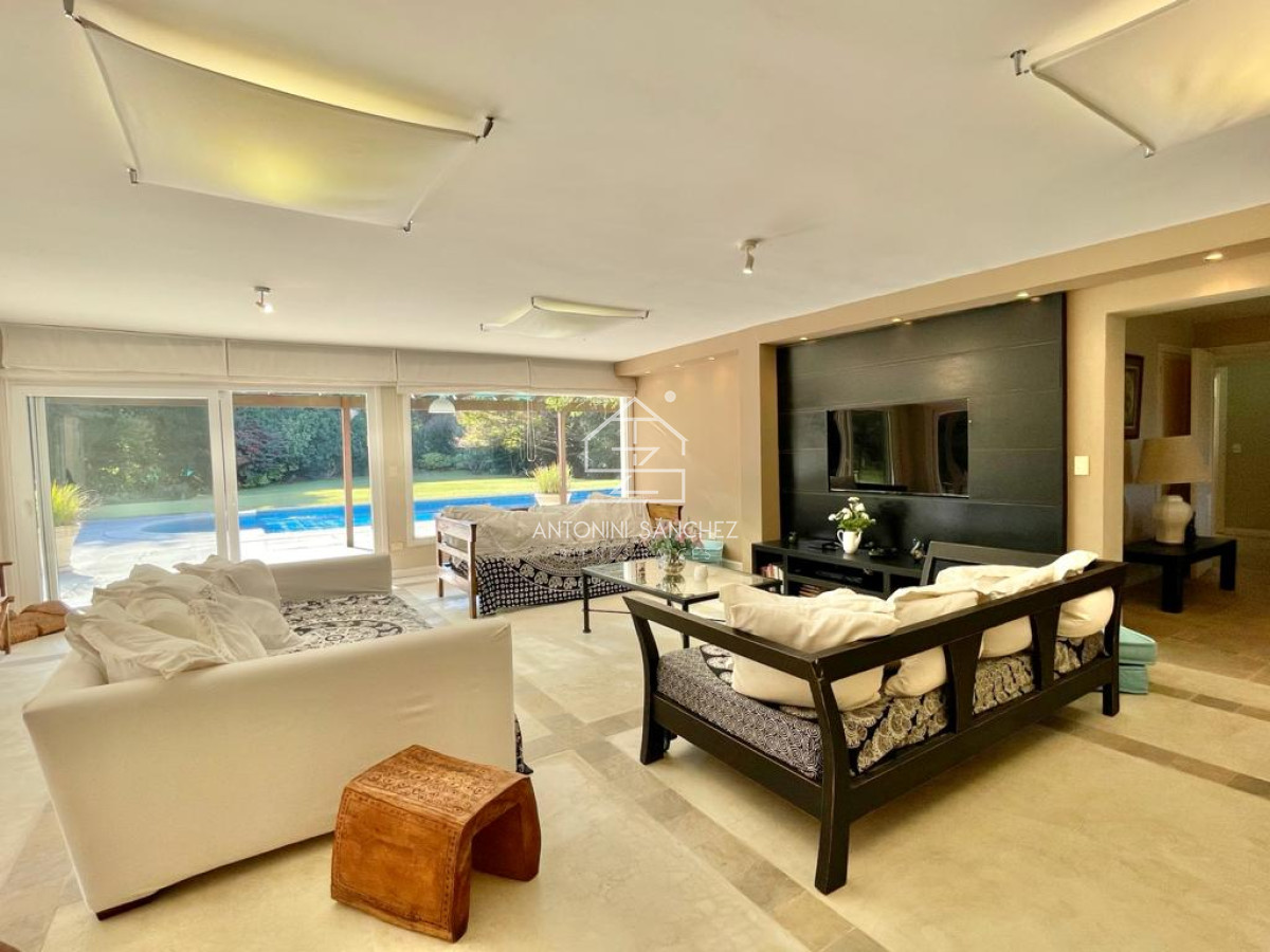 Casa ID.883 - Casa Mansion en Venta Playa Brava Punta del Este 