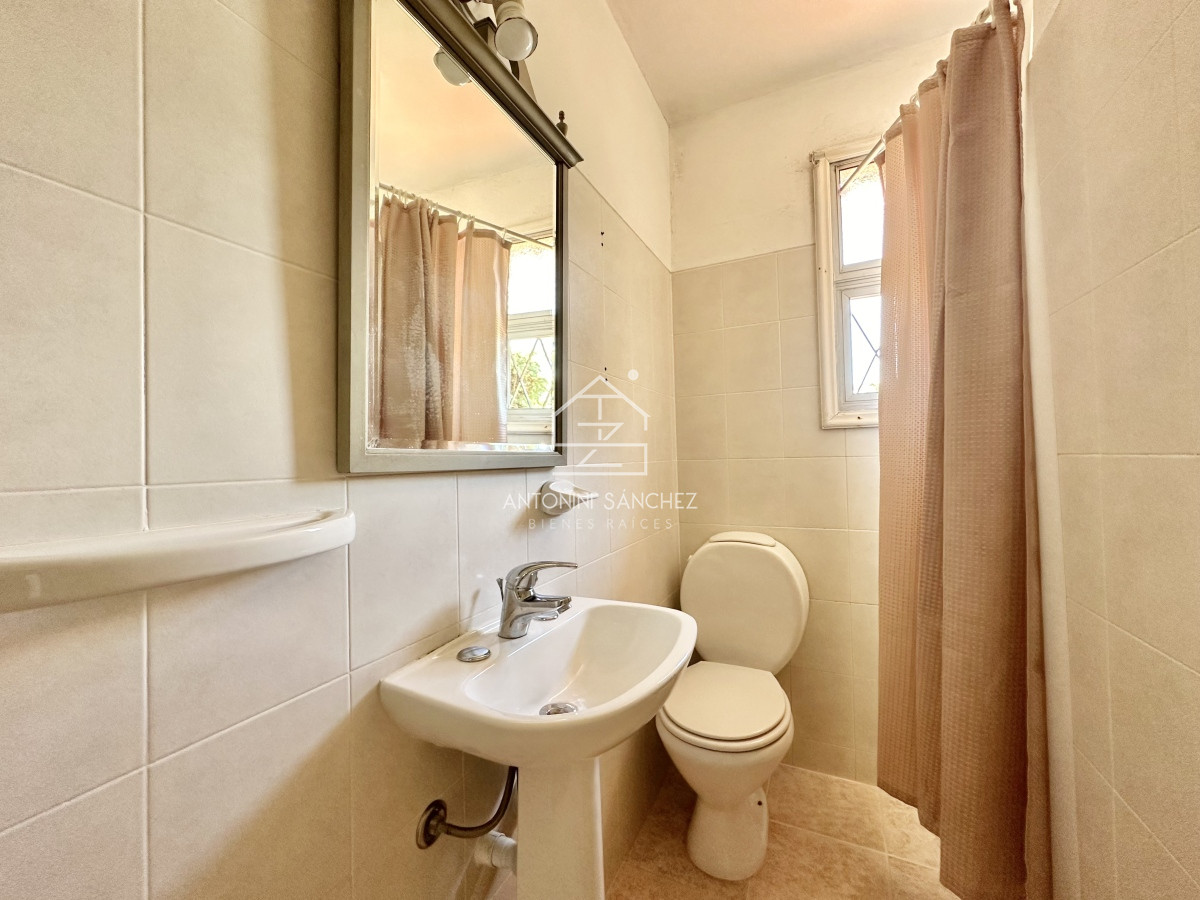 Casa ID.792 - Casa de 5 dormitorios en venta a una cuadra de Playa Mansa, Punta del Este.