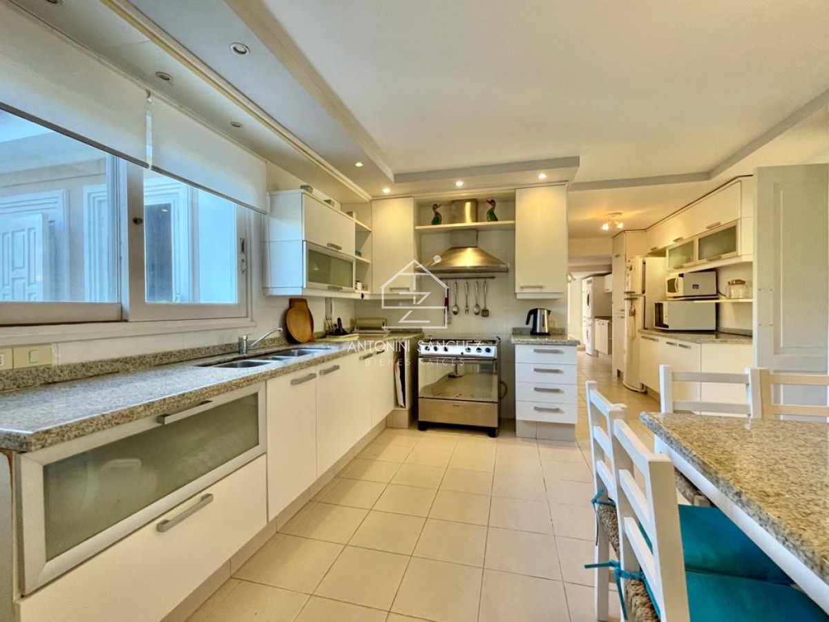 Casa ID.883 - Casa Mansion en Venta Playa Brava Punta del Este 