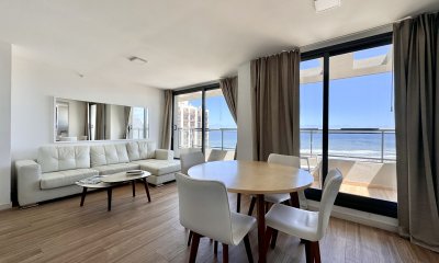 Apartamento de dos dormitorios en venta, Playa Brava, Punta del Este.