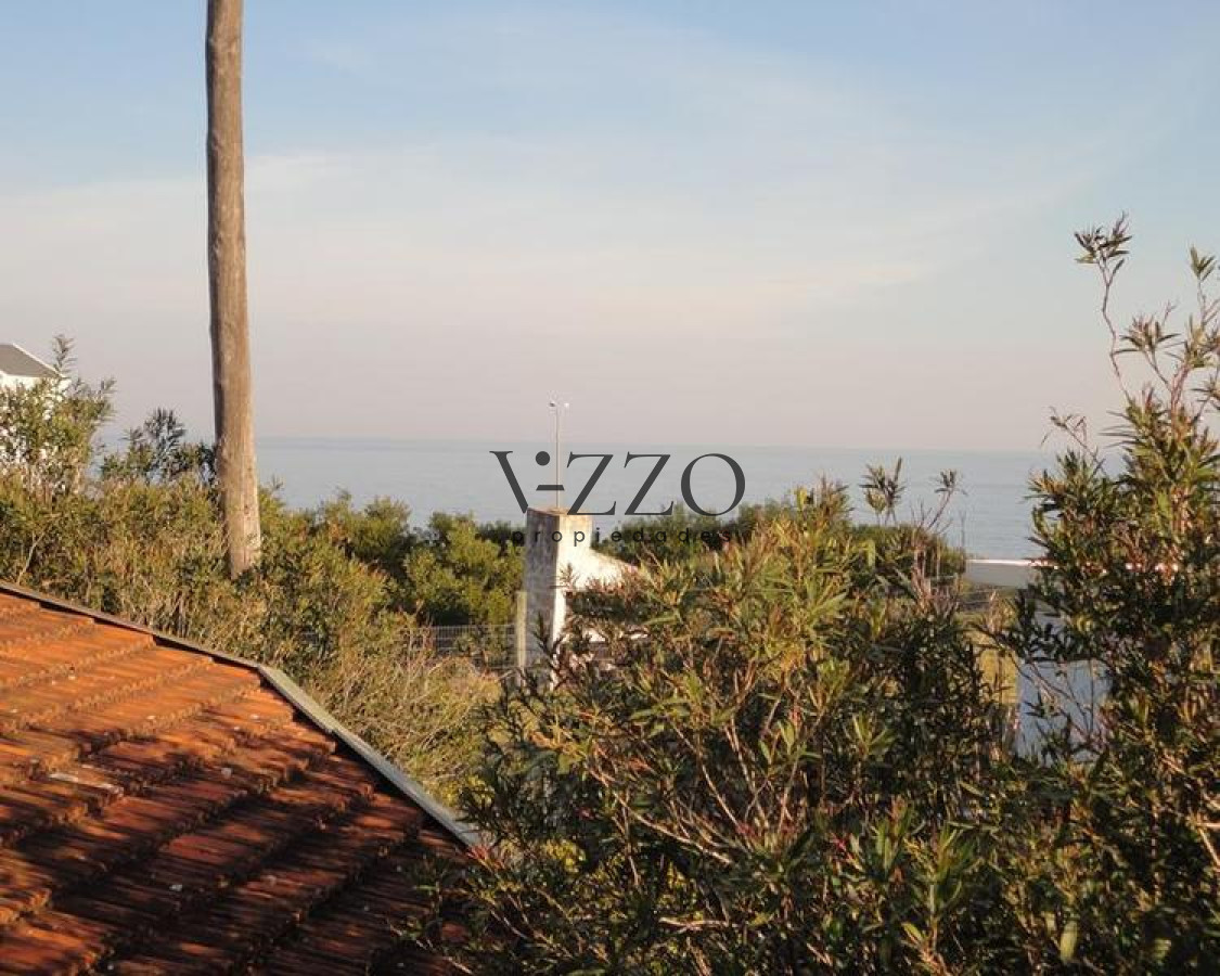 Casa ID.441/Venta-y-alquiler-temporario-de-gran-casa-en-Pinares-a-una-cuadra-de-la-Playa - Venta y alquiler temporario de gran casa en Pinares a una cuadra de la Playa