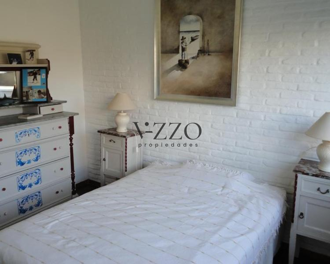 Casa ID.441/Venta-y-alquiler-temporario-de-gran-casa-en-Pinares-a-una-cuadra-de-la-Playa - Venta y alquiler temporario de gran casa en Pinares a una cuadra de la Playa