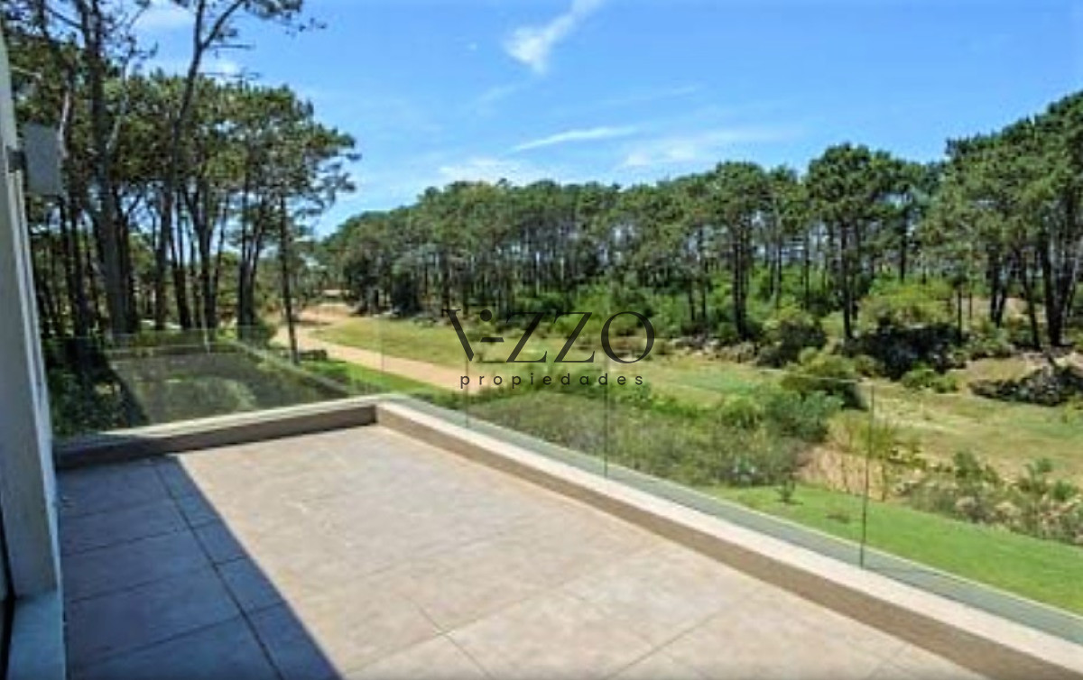 Casa ID.438/Excelente-propiedad-en-Barrio-Privado---Cinco-Dormitorios-a-metros-del-Mar - Excelente propiedad en Barrio Privado - Cinco Dormitorios a metros del Mar