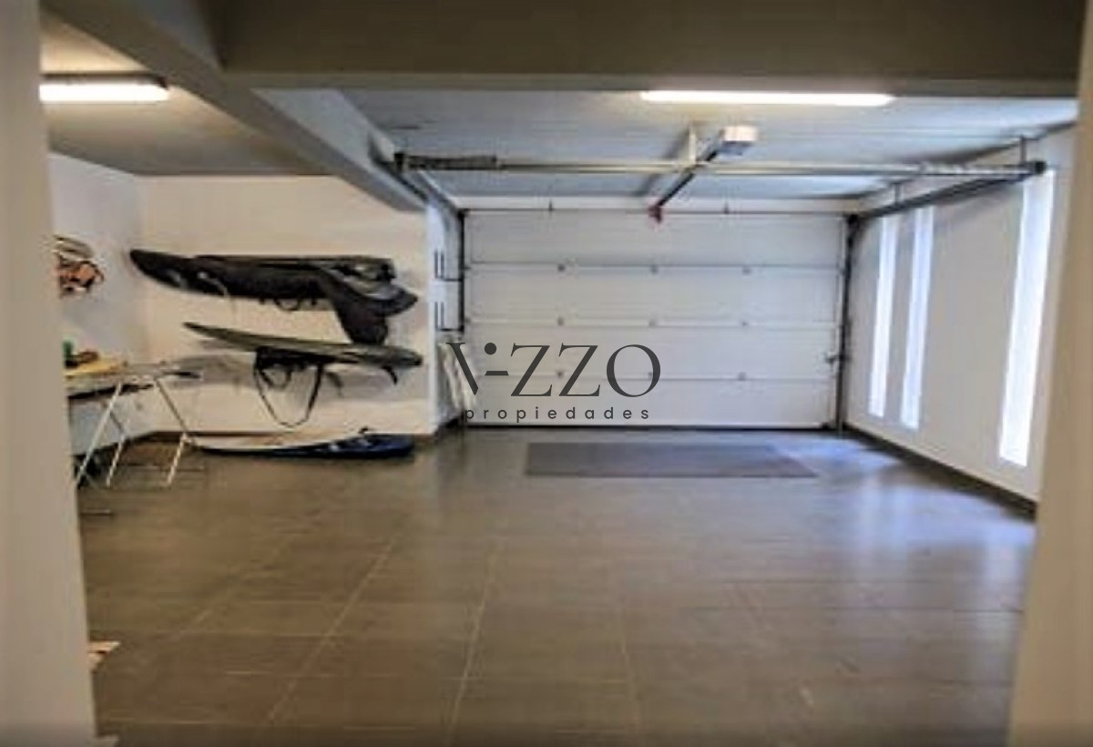 Casa ID.438/Excelente-propiedad-en-Barrio-Privado---Cinco-Dormitorios-a-metros-del-Mar - Excelente propiedad en Barrio Privado - Cinco Dormitorios a metros del Mar
