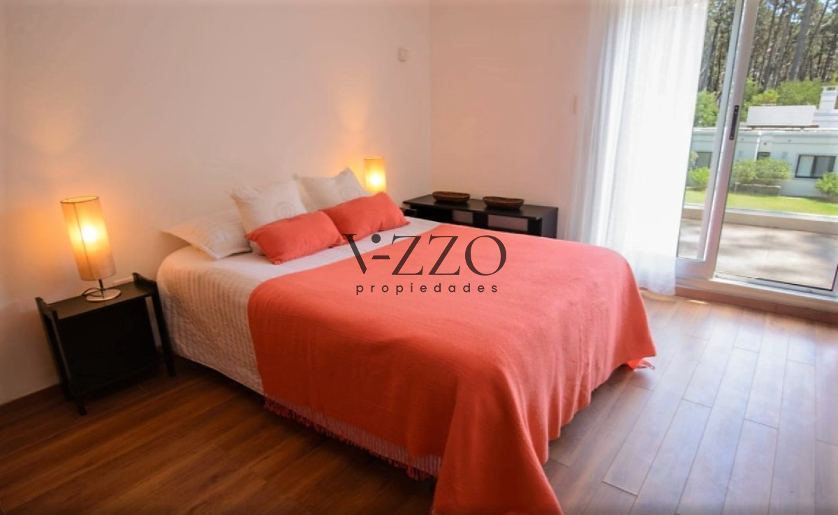Casa ID.438/Excelente-propiedad-en-Barrio-Privado---Cinco-Dormitorios-a-metros-del-Mar - Excelente propiedad en Barrio Privado - Cinco Dormitorios a metros del Mar
