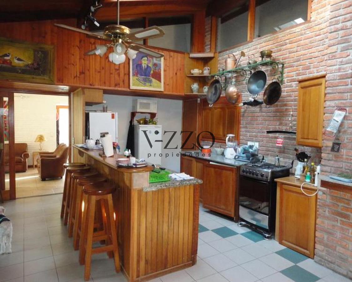 Casa ID.441/Venta-y-alquiler-temporario-de-gran-casa-en-Pinares-a-una-cuadra-de-la-Playa - Venta y alquiler temporario de gran casa en Pinares a una cuadra de la Playa