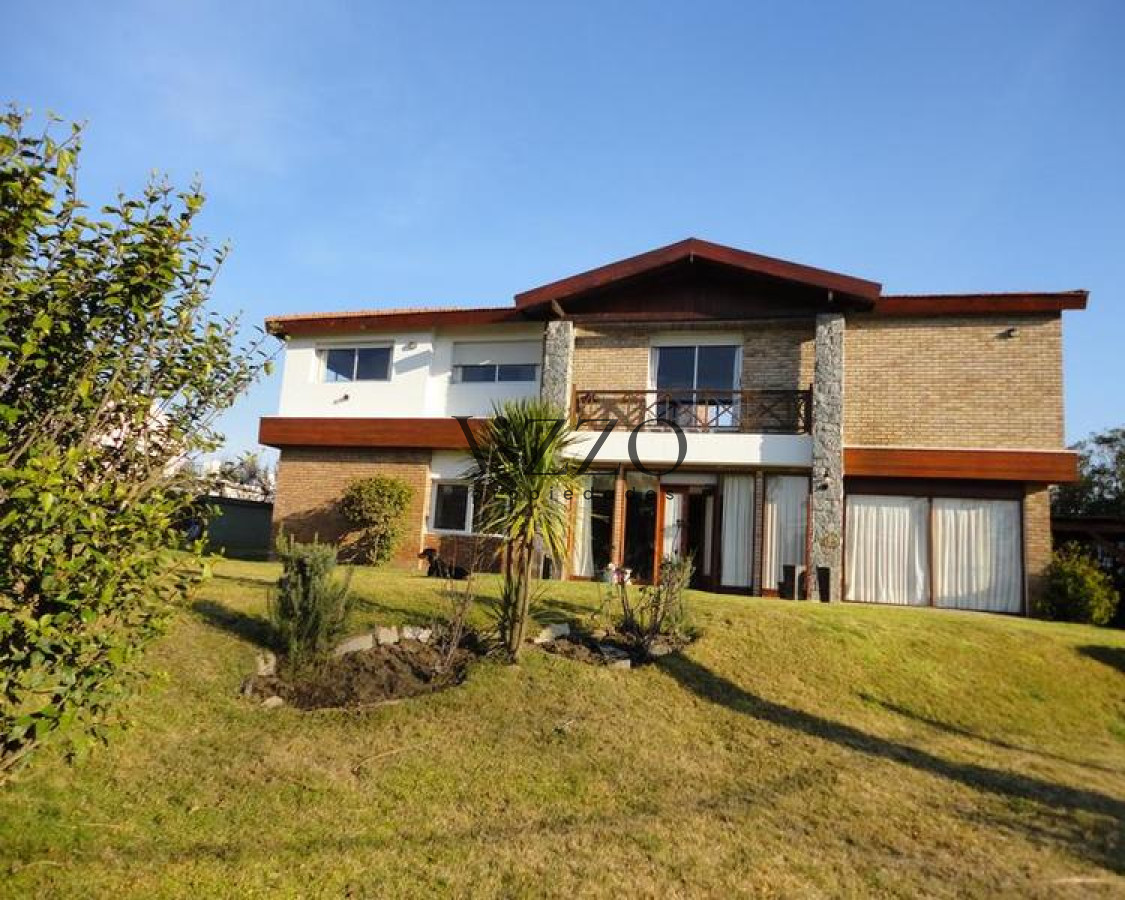 Casa ID.441/Venta-y-alquiler-temporario-de-gran-casa-en-Pinares-a-una-cuadra-de-la-Playa - Venta y alquiler temporario de gran casa en Pinares a una cuadra de la Playa