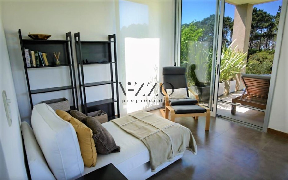 Casa ID.438/Excelente-propiedad-en-Barrio-Privado---Cinco-Dormitorios-a-metros-del-Mar - Excelente propiedad en Barrio Privado - Cinco Dormitorios a metros del Mar