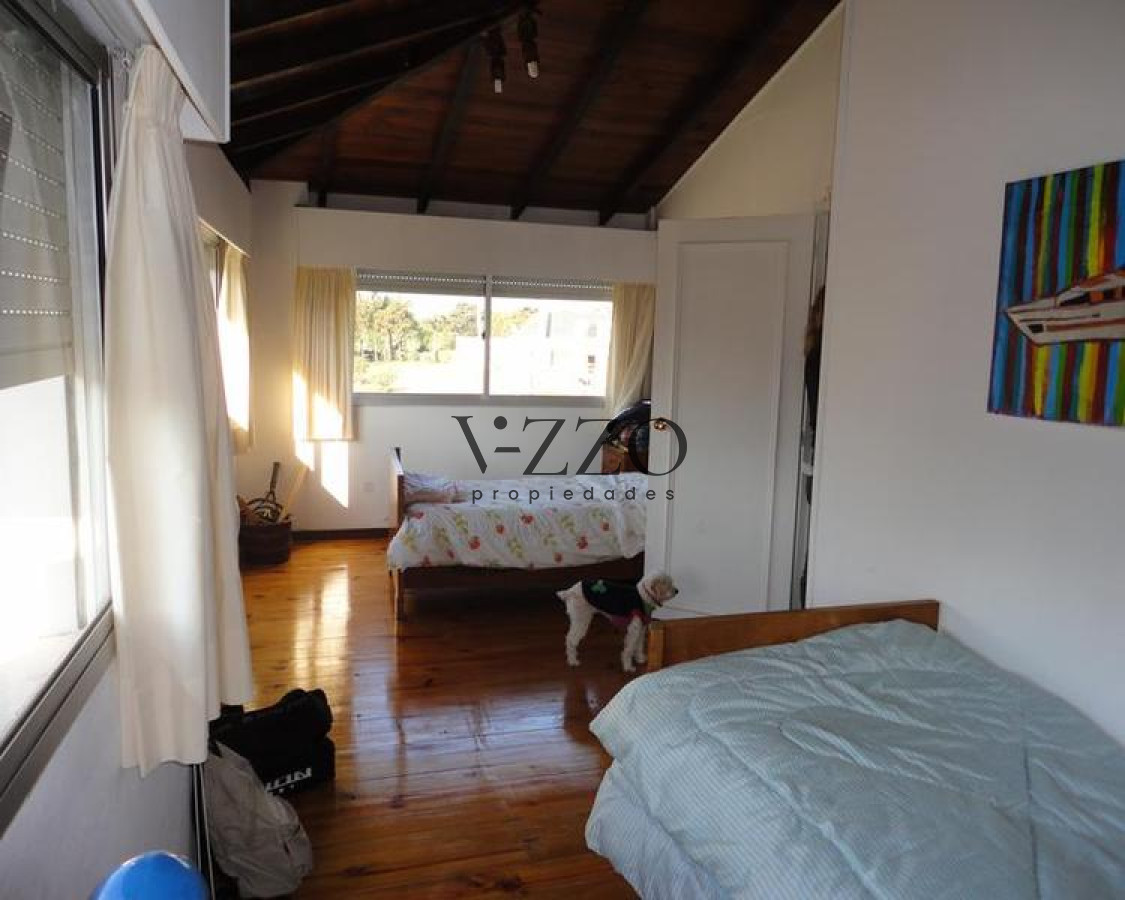 Casa ID.441/Venta-y-alquiler-temporario-de-gran-casa-en-Pinares-a-una-cuadra-de-la-Playa - Venta y alquiler temporario de gran casa en Pinares a una cuadra de la Playa