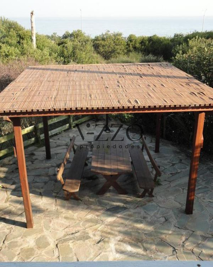 Casa ID.441/Venta-y-alquiler-temporario-de-gran-casa-en-Pinares-a-una-cuadra-de-la-Playa - Venta y alquiler temporario de gran casa en Pinares a una cuadra de la Playa