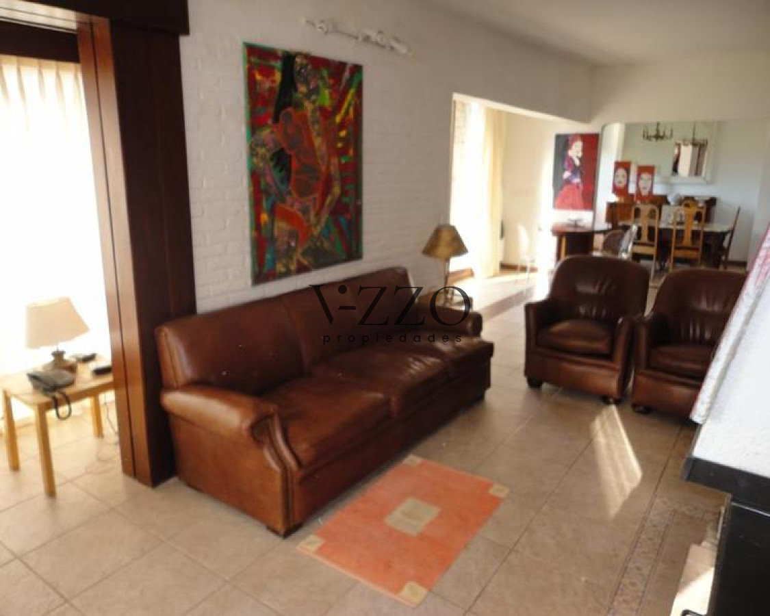 Casa ID.441/Venta-y-alquiler-temporario-de-gran-casa-en-Pinares-a-una-cuadra-de-la-Playa - Venta y alquiler temporario de gran casa en Pinares a una cuadra de la Playa