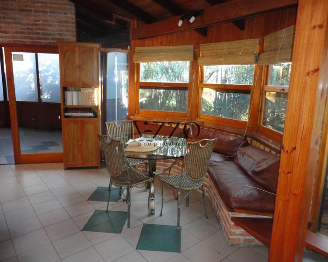 Casa ID.441/Venta-y-alquiler-temporario-de-gran-casa-en-Pinares-a-una-cuadra-de-la-Playa - Venta y alquiler temporario de gran casa en Pinares a una cuadra de la Playa
