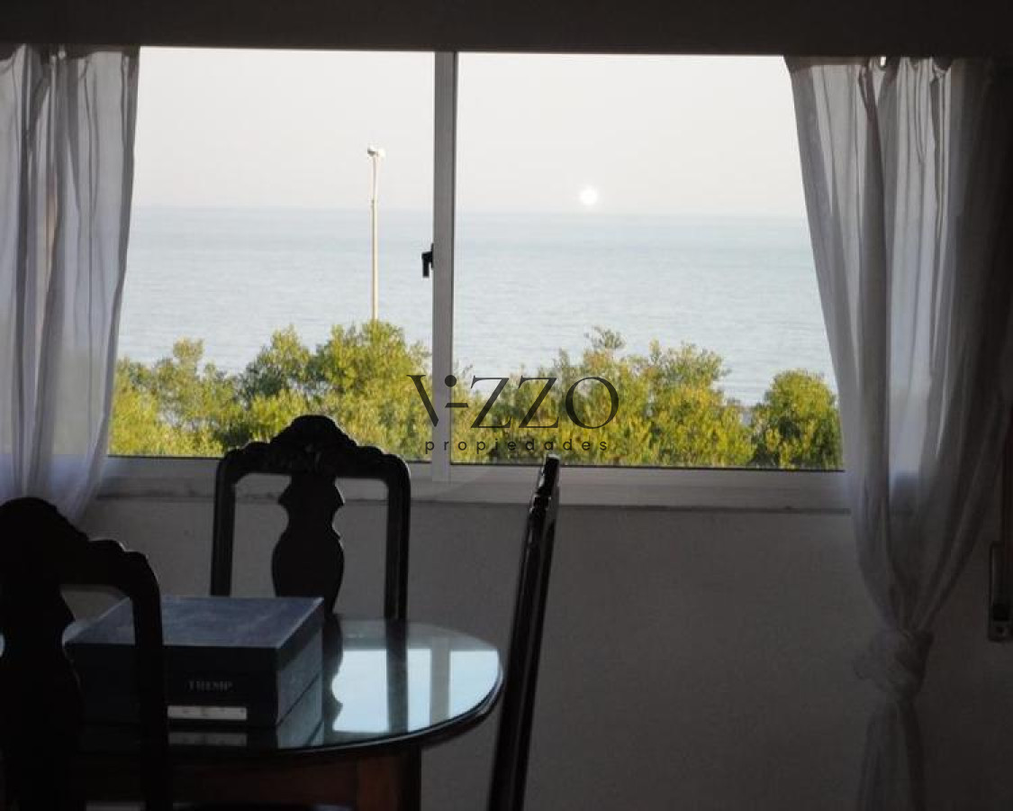 Casa ID.441/Venta-y-alquiler-temporario-de-gran-casa-en-Pinares-a-una-cuadra-de-la-Playa - Venta y alquiler temporario de gran casa en Pinares a una cuadra de la Playa