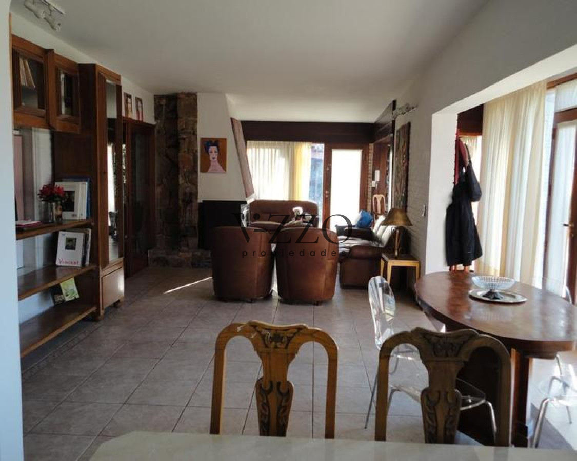 Casa ID.441/Venta-y-alquiler-temporario-de-gran-casa-en-Pinares-a-una-cuadra-de-la-Playa - Venta y alquiler temporario de gran casa en Pinares a una cuadra de la Playa