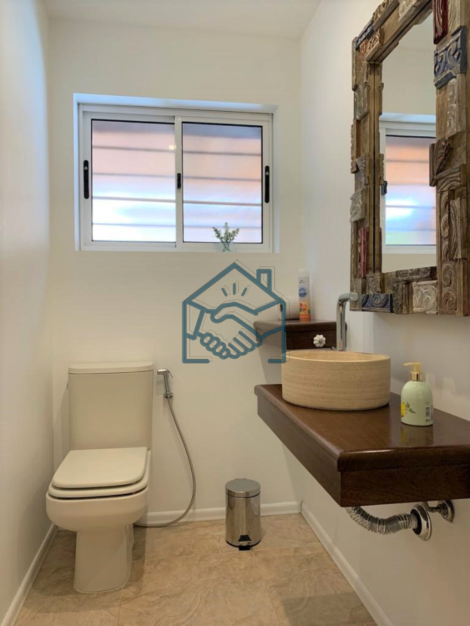 Casa ID.442/Casa-en-la-Península-de-Punta-del-Este-en-Venta---Seis-Dormitorios-y-Piscina- - Casa en la Península de Punta del Este en Venta - Seis Dormitorios y Piscina 