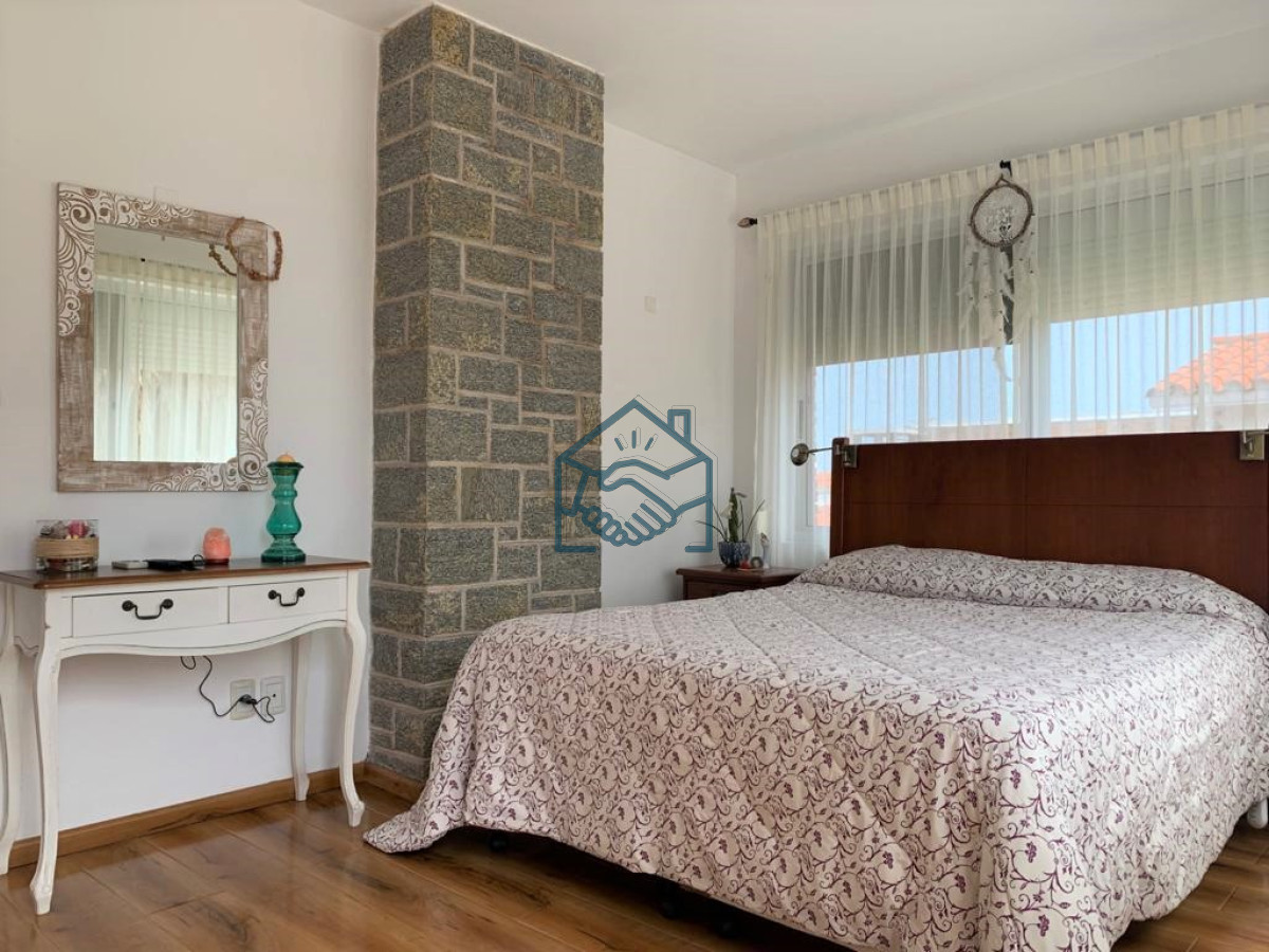 Casa ID.442/Casa-en-la-Península-de-Punta-del-Este-en-Venta---Seis-Dormitorios-y-Piscina- - Casa en la Península de Punta del Este en Venta - Seis Dormitorios y Piscina 