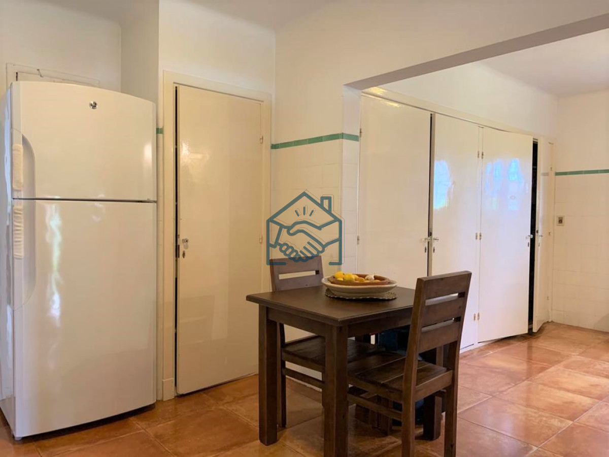 Casa ID.442/Casa-en-la-Península-de-Punta-del-Este-en-Venta---Seis-Dormitorios-y-Piscina- - Casa en la Península de Punta del Este en Venta - Seis Dormitorios y Piscina 