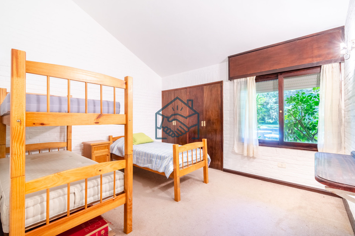 Casa ID.437 - Buena casa en San Rafael de Cuatro Dormitorios con Pisicina