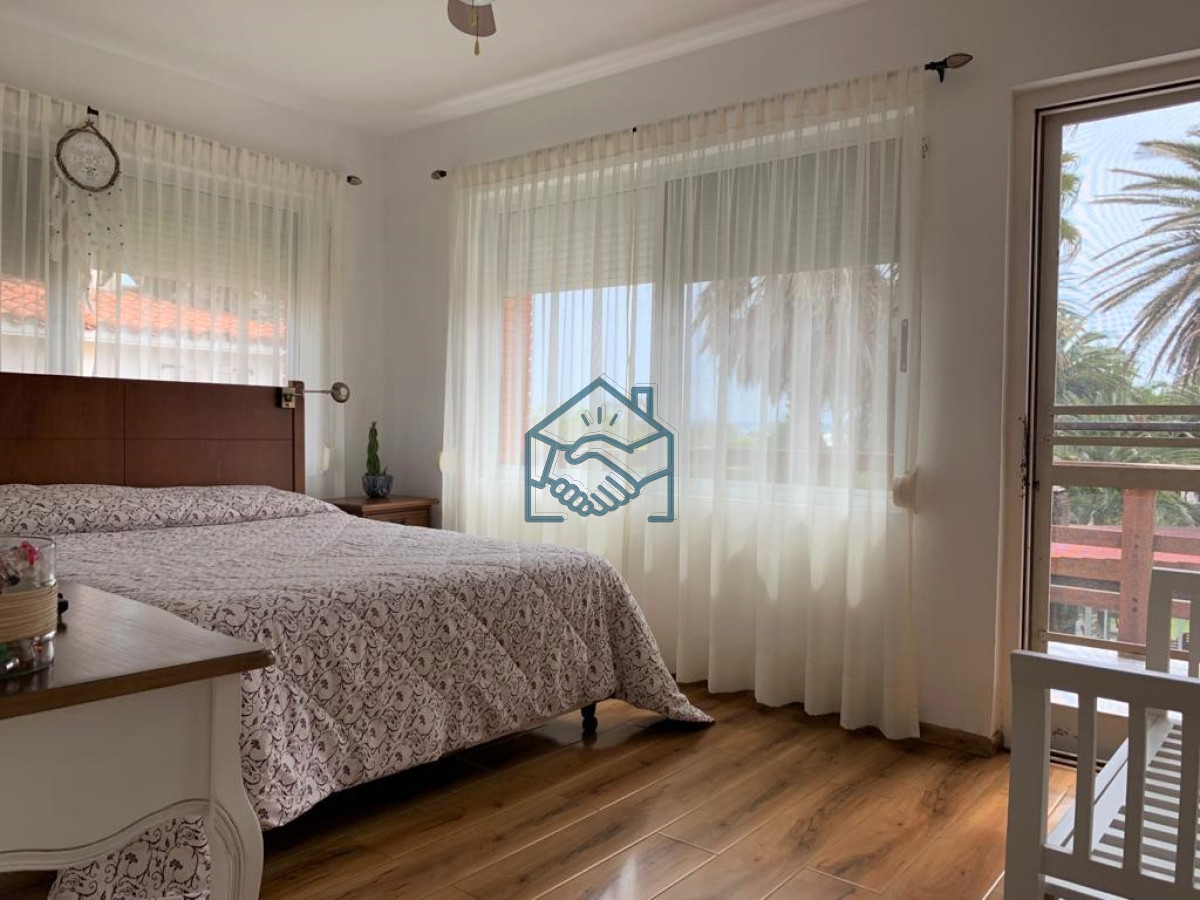 Casa ID.442/Casa-en-la-Península-de-Punta-del-Este-en-Venta---Seis-Dormitorios-y-Piscina- - Casa en la Península de Punta del Este en Venta - Seis Dormitorios y Piscina 